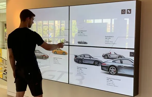 Interactive video wall with Omnitapps for Porsche